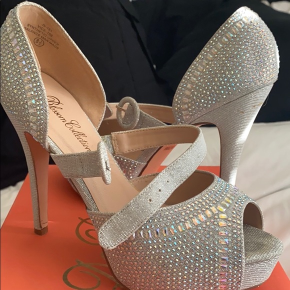 Silver Rhinestone heels size 8.5 - Picture 2 of 4